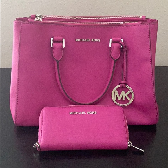 Michael Kors Handbags - Michale Kors Satchel Purse w/wallet